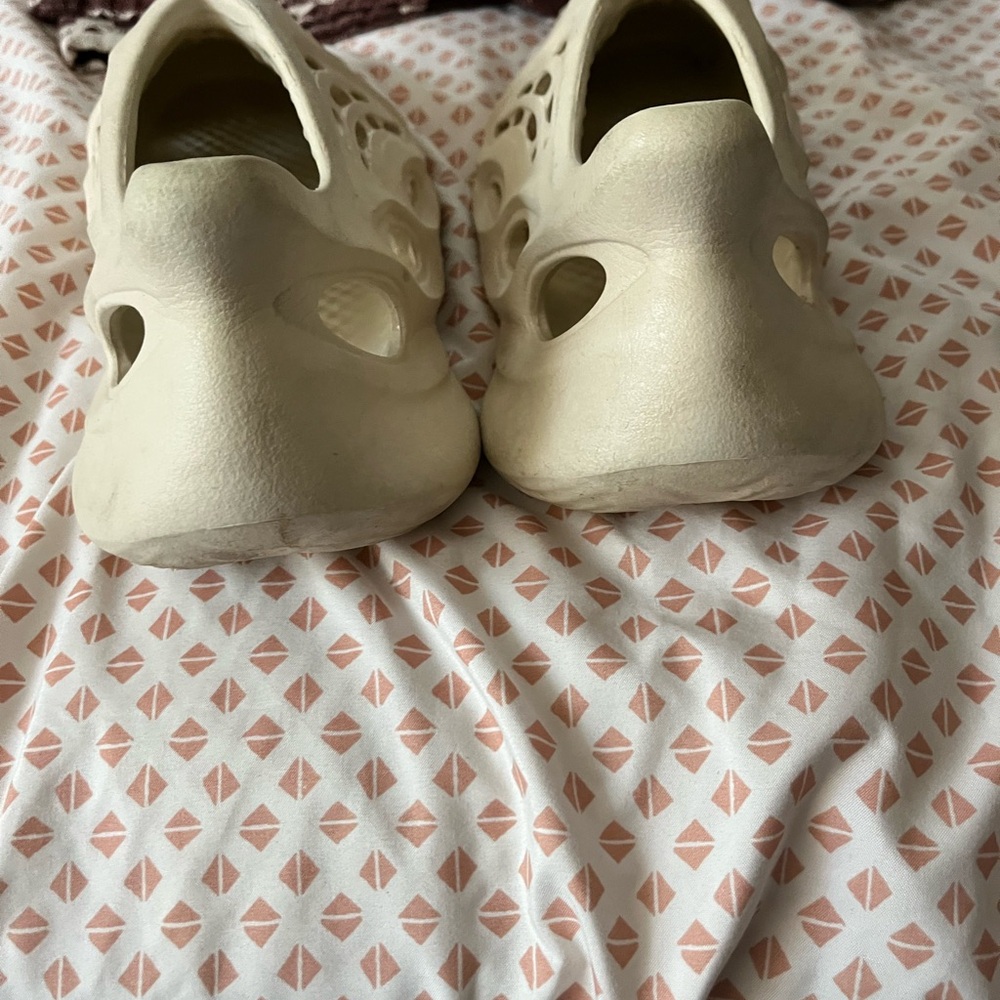 Yezzys!! Foam Runner!!Good Condition! Color - Sand - image 2